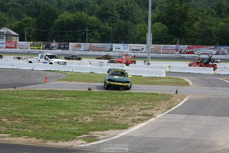 Illustration for article titled The 24 Hours Of LeMons New England 2009 Über Gallery, Part 1